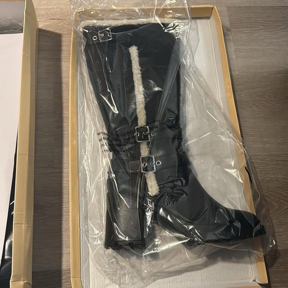 Soda Black Heeled Boots with Cream Trim - Picture 6 of 10